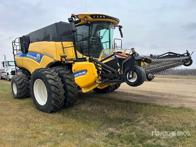 2015 New Holland CR9.90 Combine Harvester