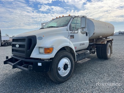2009 Ford F-750 4x2 Camion cisterna de agua