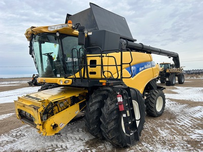 2011 New Holland CR9090 Mietitrebbia