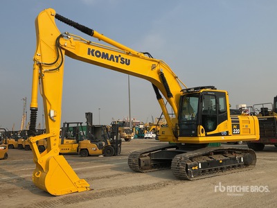 2022 Komatsu PC220-8M0 Tracked Excavator