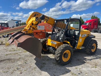 2010 JCB 524-50 を見 Telehandler (Inoperable)