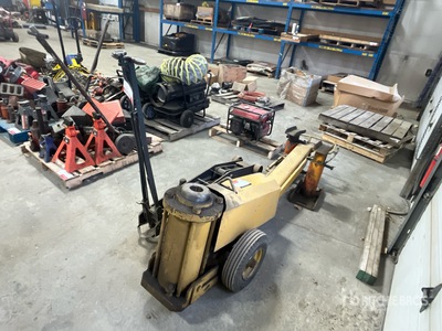 Quantity of (2) Air Over Hydraulic Jacks ورش و مخازن متنوعة