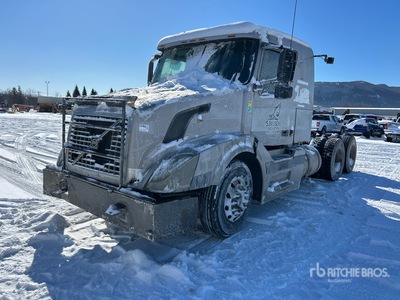 2004 Volvo VNL 6x4 3- Achs Sattelzugmaschine mit Schlafkabine