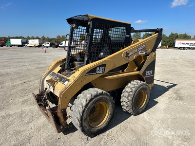2005 Cat 252B شاحنة جرافة (Inoperable)