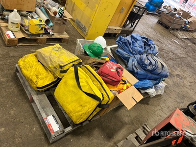 Quantity of (2) Pallets of Supplies Articoli da ferramenta e di consumo