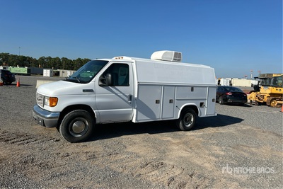 2007 Ford E-350 Utility Fourgon cargo