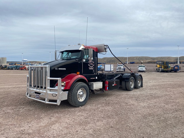 2004 Kenworth T800 6x4 Roll-Off Truck 2004 Kenworth T800 6x4 Roll-Off Truck