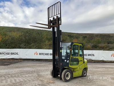 2017 Clark GTS250 2400 kg Heftruck
