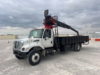 Articulated Boom on 2003 International 7400 4x2 Grapple Truck
