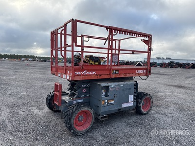 2018 Skyjack 6826RT 4x4 Diesel Ascenseur à ciseaux