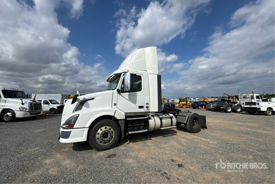 2014 Volvo VNL 4x2 Day Cab Prime Mover