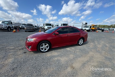 2013 Toyota Camry Automobile