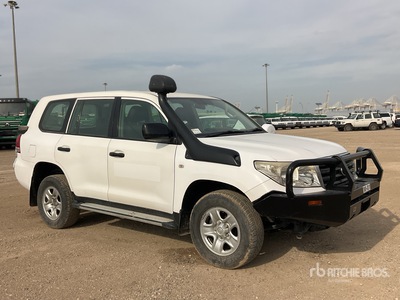 2011 Toyota Land Cruiser 200R 4x4 Véhicule utilitaire sport