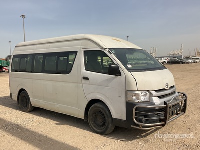 2016 Toyota Hiace 4x2 11-Seat Mini Bus