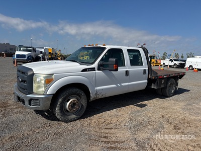 2012 Ford F-350 XL 4x2 Crew Cab Ciężarówka z płaską platformą