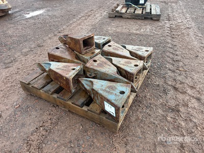 Quantity of Hensley Bucket Teeth