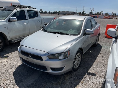 2013 Mitsubishi Lancer Automovil / Automobile