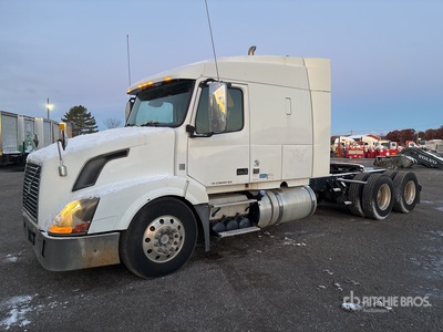 2014 Volvo VNL 6x4 3- Achs Sattelzugmaschine mit Schlafkabine