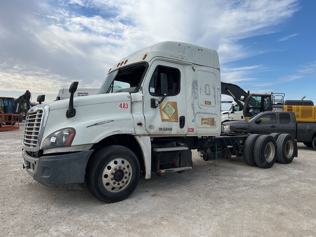 2013 Freightliner Cascadia 125 6x4 T/A Sleeper Truck Tractor (Inoperable)