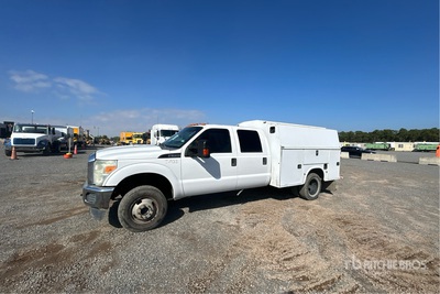 2015 Ford F-350 XL 4x4 Crew Cab Utility Truck