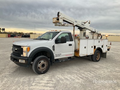 2017 Versalift SST40EIM-01 40 ft on 2017 Ford F-550 XL 4x2 Camion nacelle