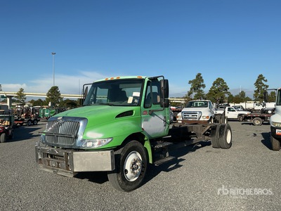 2005 International 4300 SBA 4x2 Kabina i podwozie