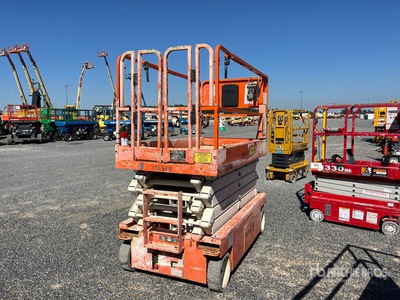 2017 Snorkel S4732E Hebebühne