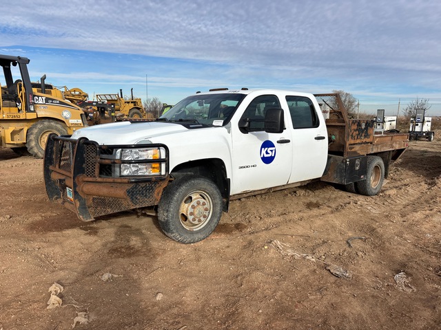 2011 Chevrolet 3500 4x4 Crew Cab Flatbed Truck (Inoperable) 2011 Chevrolet 3500 4x4 Crew Cab Flatbed Truck (Inoperable)