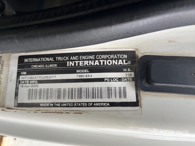 2003 International 7400 Camion nacelle