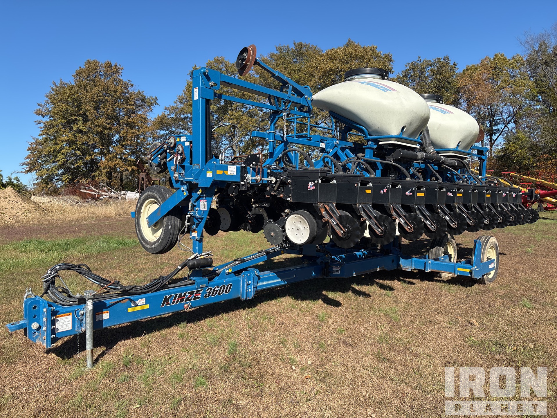2012 Kinze 3600 12 Row No-Till Planter in Albion, Illinois, United