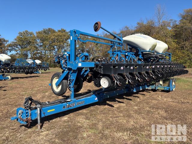 2015 Kinze 3600 16 Row No-Till Planter