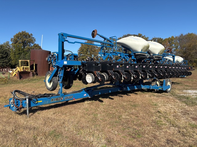 2015 Kinze 3600 16 Row No-Till Planter
