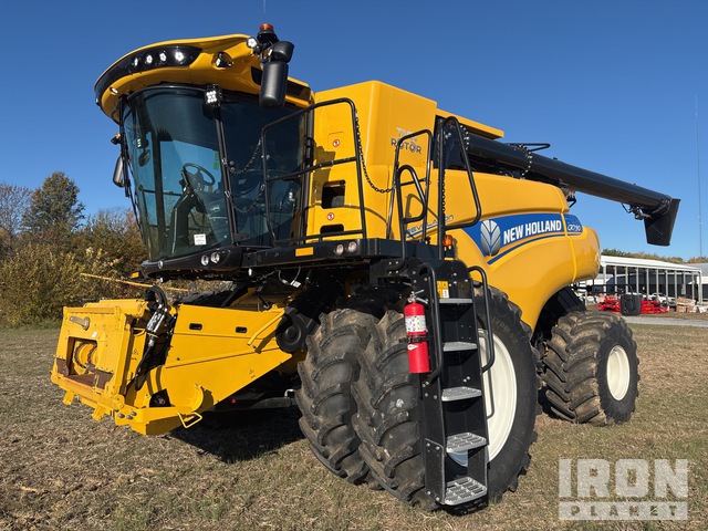 2022 New Holland CR7.90 4x4 Combine Harvester