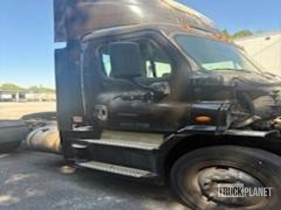 2015 Freightliner Cascadia 113 Cabeza Tractora Cabina Corta (Inoperable)