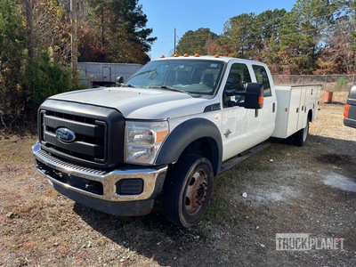 2016 Ford F-450 XL 4x2 Crew Cab Utility Truck