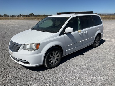 2016 Chrysler Town & Country LX Camioneta / ميكروباص