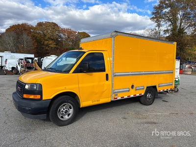 2018 GMC G3500 4x2 شاحنة فان (Inoperable)
