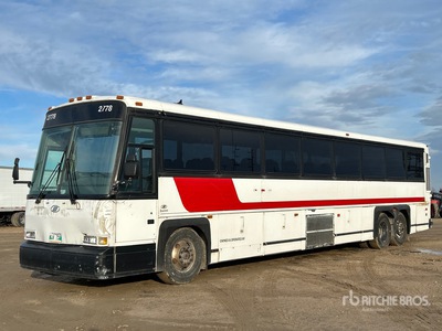 2001 Motor Coach Industries D4500 6x4 57-Seat Transit Bus