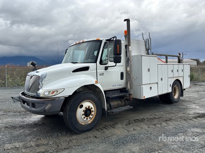2004 International 4400 4x2 Camión Utilitario