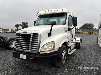 2013 Freightliner Cascadia 125 4x2 Cabeza Tractora Cabina Corta
