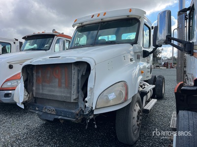2014 Freightliner Cascadia 125 4x2 S/A Day Cab Truck Tractor (Inoperable)