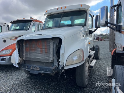 2014 Freightliner Cascadia 125 4x2 S/A Day Cab Truck Tractor (Inoperable)