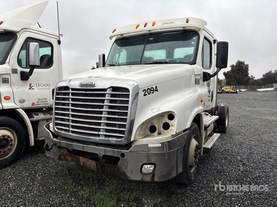 2013 Freightliner Cascadia 125 4x2 Cabeza Tractora Cabina Corta