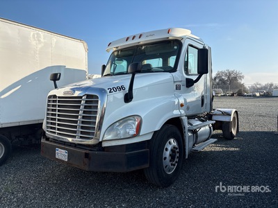 2013 Freightliner Cascadia 125 4x2 S/A Day Cab Truck Tractor