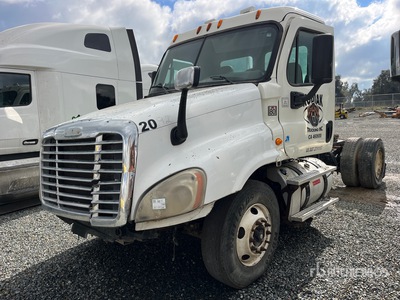 2013 Freightliner Cascadia 125 4x2 S/A Day Cab Truck Tractor (Inoperable)