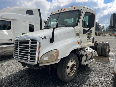 2013 Freightliner Cascadia 125 4x2 S/A Day Cab Truck Tractor (Inoperable)