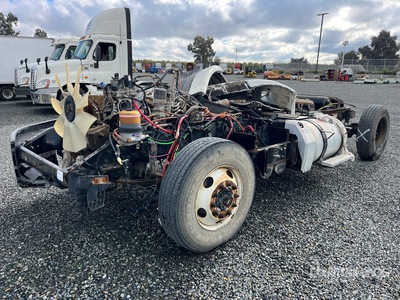 2013 Freightliner Cascadia 113 4x2 S/A Day Cab Truck Tractor (Inoperable)