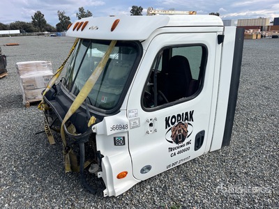 2013 Freightliner Cascadia 125 Cabinas