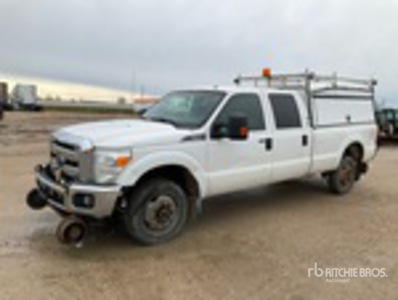 2014 Ford F-350 XLT 4x4 Crew Cab High Rail Pickup
