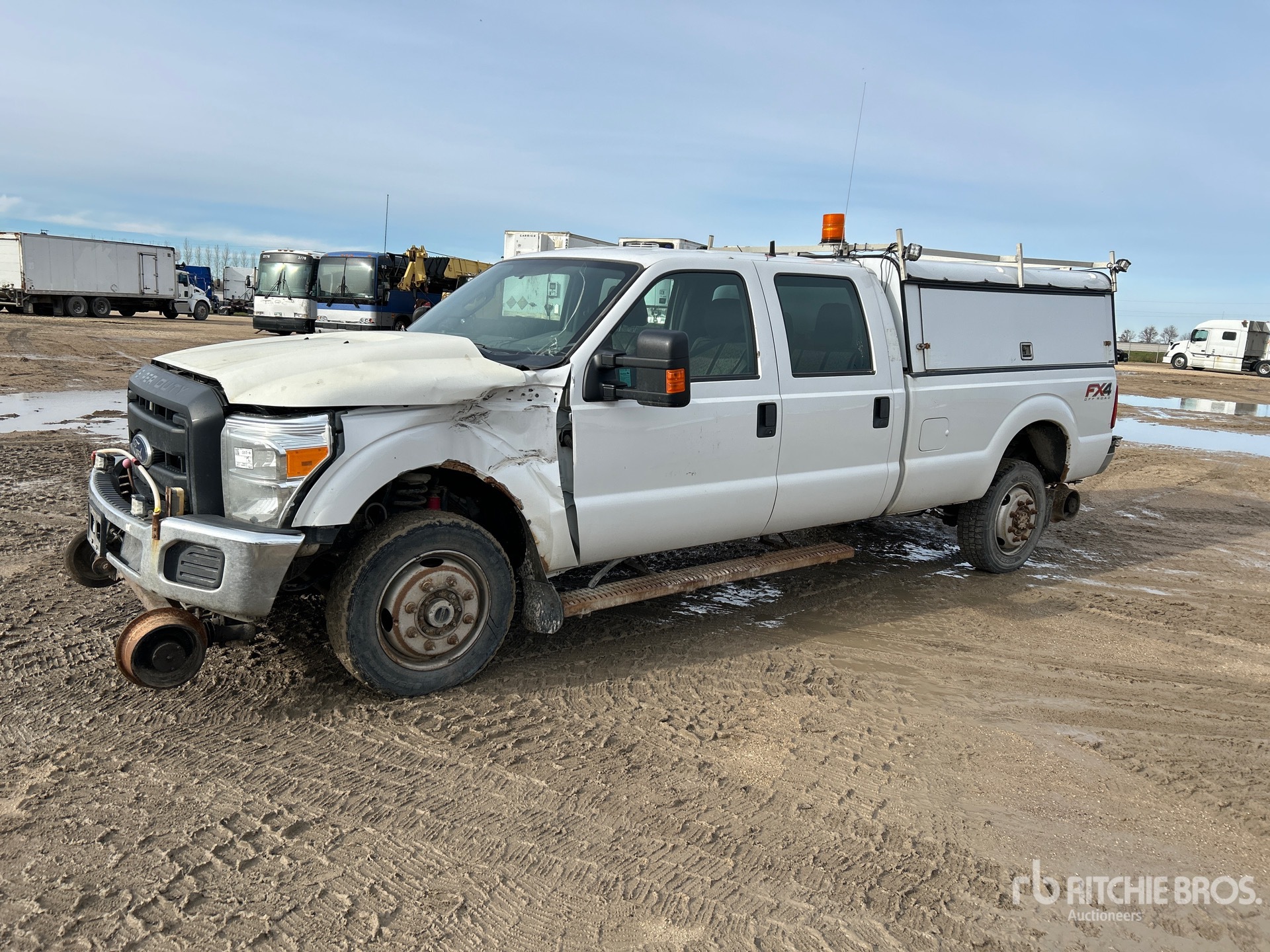 2016 Ford F-350 XL 4x4 Crew Cab High Rail ピックアップ (Inoperable)